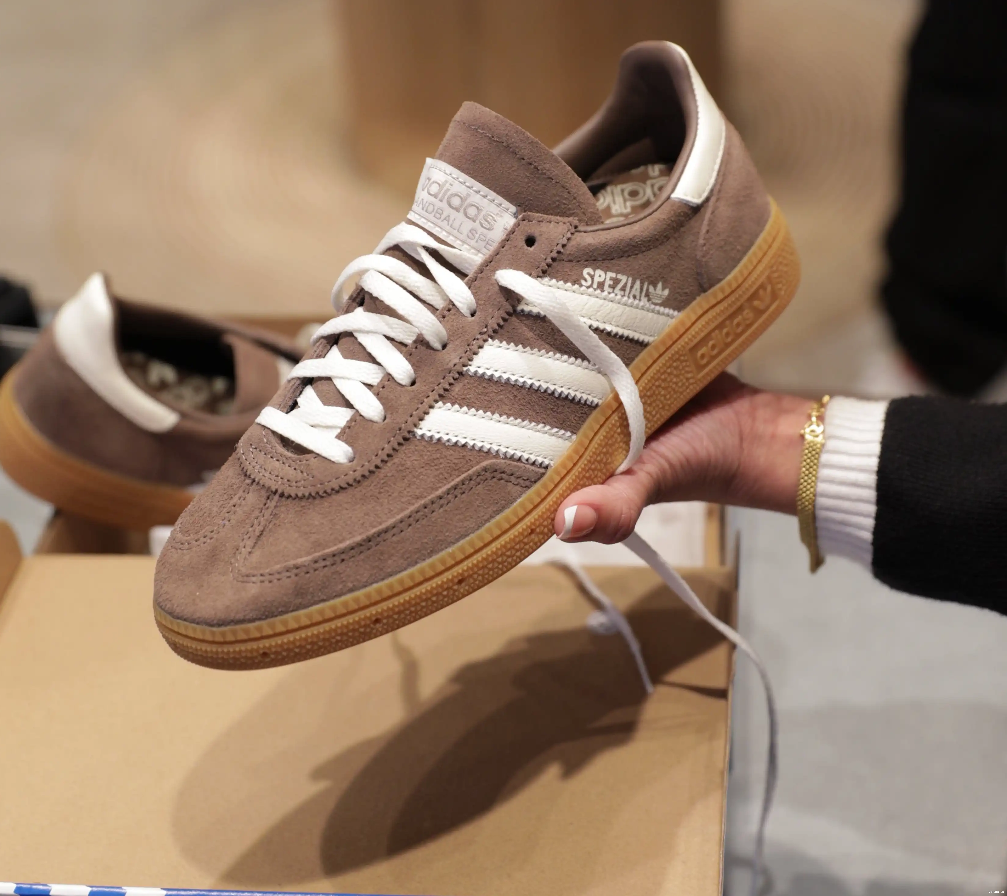 Strata adidas Gum Earth Handball Spezial W 0522